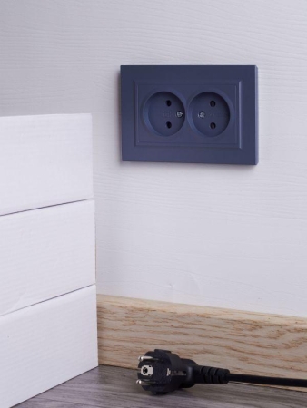 Розетка 2-м СП BRITE РСш12-2-БрМ 10А в сборе без заземл. защ. шторки маренго IEK BR-R23-10-K35-F Розетка 2-м СП BRITE РСш12-2-БрМ 10А в сборе без заземл. защ. шторки маренго IEK BR-R23-10-K35-F