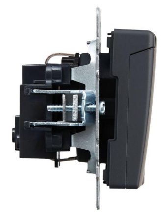 Розетка BRITE РСбш10-3-БрГ 16А IP20 с заземл. защ. шторки с крышкой механизм графит IEK BR-R16-16-K53 Розетка BRITE РСбш10-3-БрГ 16А IP20 с заземл. защ. шторки с крышкой механизм графит IEK BR-R16-16-K53