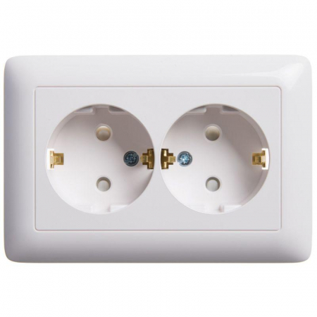 Розетка 2-м СП Хит 16А IP20 с заземл. защ. шторки бел. SE RS16-231-B Розетка 2-м СП Хит 16А IP20 с заземл. защ. шторки бел. SE RS16-231-B