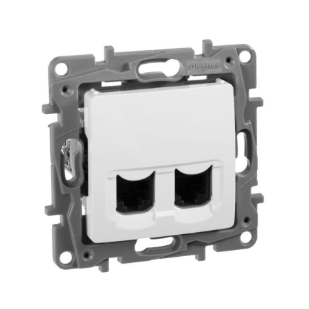 Розетка компьютерная 2-м СП Etika RJ45 кат.5E UTP механизм бел. IEK 672255 Розетка компьютерная 2-м СП Etika RJ45 кат.5E UTP механизм бел. IEK 672255