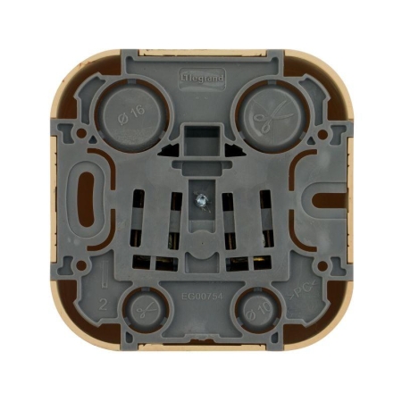 Розетка 1-м ОП Quteo 16А IP20 250В 2P+E с заземл. защ. шторки дерево IEK 782280