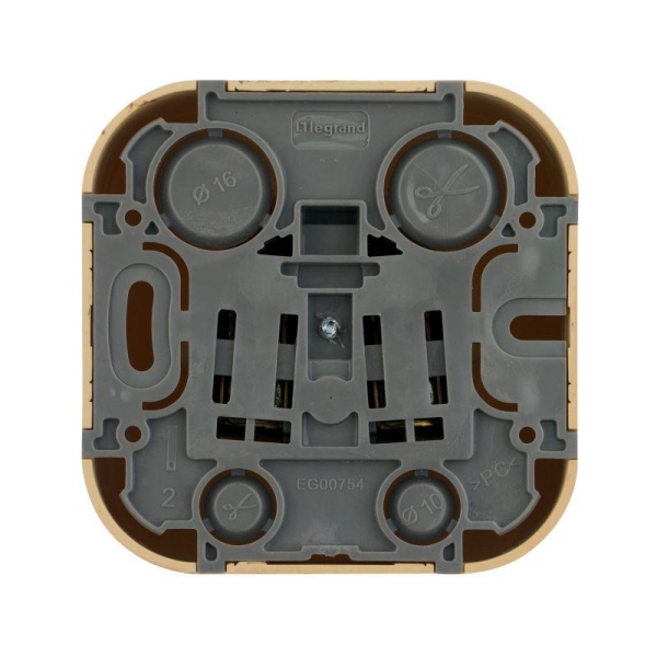 Розетка 1-м ОП Quteo 16А IP20 250В 2P+E с заземл. защ. шторки дерево IEK 782280 Розетка 1-м ОП Quteo 16А IP20 250В 2P+E с заземл. защ. шторки дерево IEK 782280