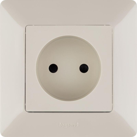 Розетка 1-м СП Valena Life 16А IP20 250В 2P защ. шторки безвинтов. клеммы с лицев. панелью механизм сл. кость Leg 753516