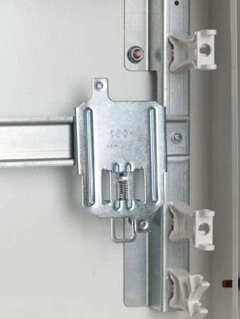 Скоба RCs2 на DIN-рейку для ВА 88-33 KARAT IEK SVA20D-S35-3 Скоба RCs2 на DIN-рейку для ВА 88-33 KARAT IEK SVA20D-S35-3