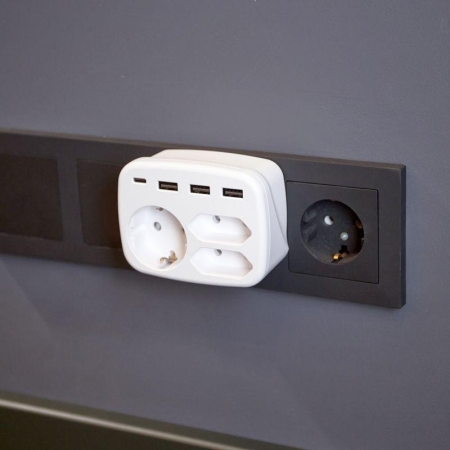 Тройник электрический 16А с/з+2х2.5А+3хUSB-A 2.4А+USB Type-C 3А бел. Rexant 11-1250 Тройник электрический 16А с/з+2х2.5А+3хUSB-A 2.4А+USB Type-C 3А бел. Rexant 11-1250