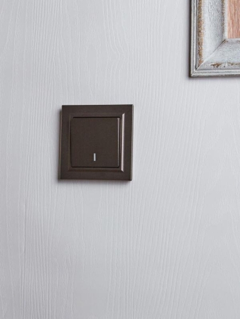 Выключатель проходной 1-кл. СП BRITE ВС10-1-7-БрТБ 10А с индик. механизм бронза IEK BR-V12-1-10-K45