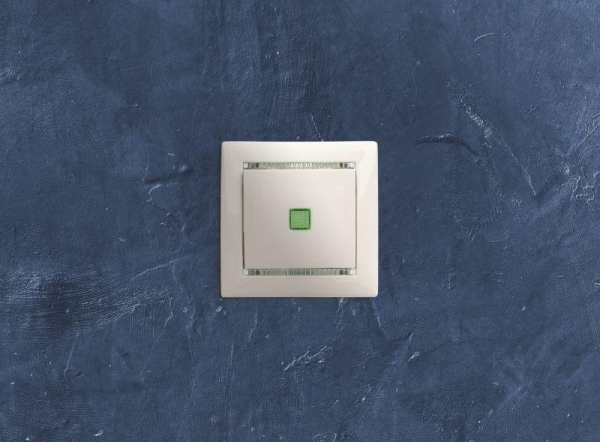 Выключатель 1-кл. СП Valena 10А IP31 250В с зел. индикацией механизм бел. IEK 774410 Выключатель 1-кл. СП Valena 10А IP31 250В с зел. индикацией механизм бел. IEK 774410