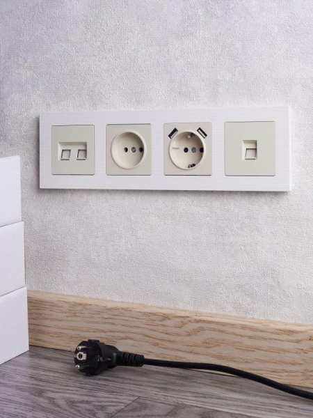 Рамка 4-м BRITE РУ-4-Бр бел. рифленый IEK BR-M42-51-K01 Рамка 4-м BRITE РУ-4-Бр бел. рифленый IEK BR-M42-51-K01