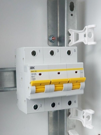 Выключатель автоматический модульный 3п D 125А 15кА ВА47-150 KARAT IEK MVA50-3-125-D Выключатель автоматический модульный 3п D 125А 15кА ВА47-150 KARAT IEK MVA50-3-125-D