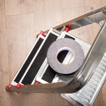 Лента противоскользящая самоклеящаяся 50ммх18м черн. Rexant 09-4320