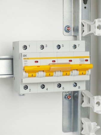 Выключатель автоматический модульный 4п C 80А 10кА ВА47-100 KARAT IEK MVA40-4-080-C Выключатель автоматический модульный 4п C 80А 10кА ВА47-100 KARAT IEK MVA40-4-080-C