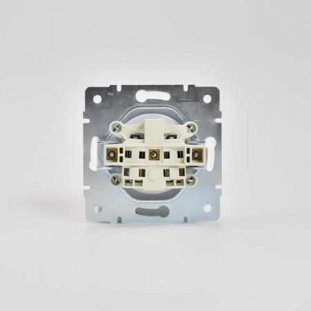 Розетка 1-м СП Karina 16А IP20 без заземл. термопласт механизм бел. LEZARD 707-0288-121B Розетка 1-м СП Karina 16А IP20 без заземл. термопласт механизм бел. LEZARD 707-0288-121B