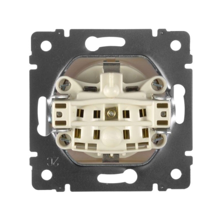 Розетка 1-м СП Valena 16А IP21 2P+E с заземл. защ. шторки с крышкой винты механизм сл. кость IEK 774322 Розетка 1-м СП Valena 16А IP21 2P+E с заземл. защ. шторки с крышкой винты механизм сл. кость IEK 774322