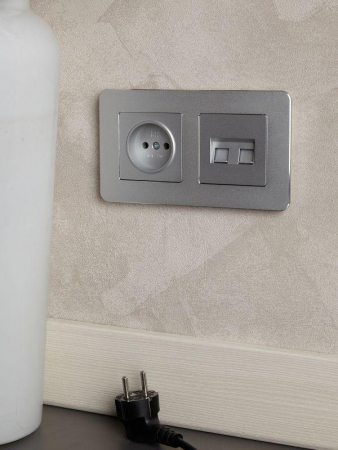 Розетка компьютерная двойн. СП RJ45 кат.5E BRITE РК10-2-БрА механизм алюм. IEK BR-K20-1-K47 Розетка компьютерная двойн. СП RJ45 кат.5E BRITE РК10-2-БрА механизм алюм. IEK BR-K20-1-K47