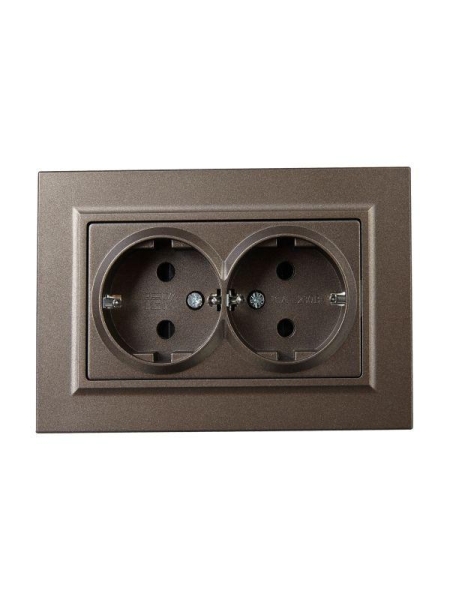 Розетка 2-м СП BRITE РСш12-3-БрТБ 16А в сборе с заземл. защ. шторки бронза IEK BR-R24-16-K45-F Розетка 2-м СП BRITE РСш12-3-БрТБ 16А в сборе с заземл. защ. шторки бронза IEK BR-R24-16-K45-F