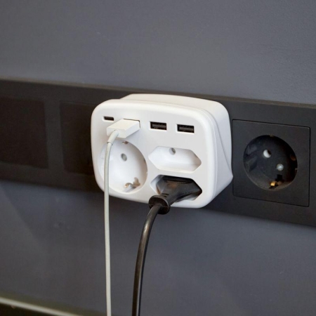 Тройник электрический 16А с/з+2х2.5А+3хUSB-A 2.4А+USB Type-C 3А бел. Rexant 11-1250 Тройник электрический 16А с/з+2х2.5А+3хUSB-A 2.4А+USB Type-C 3А бел. Rexant 11-1250